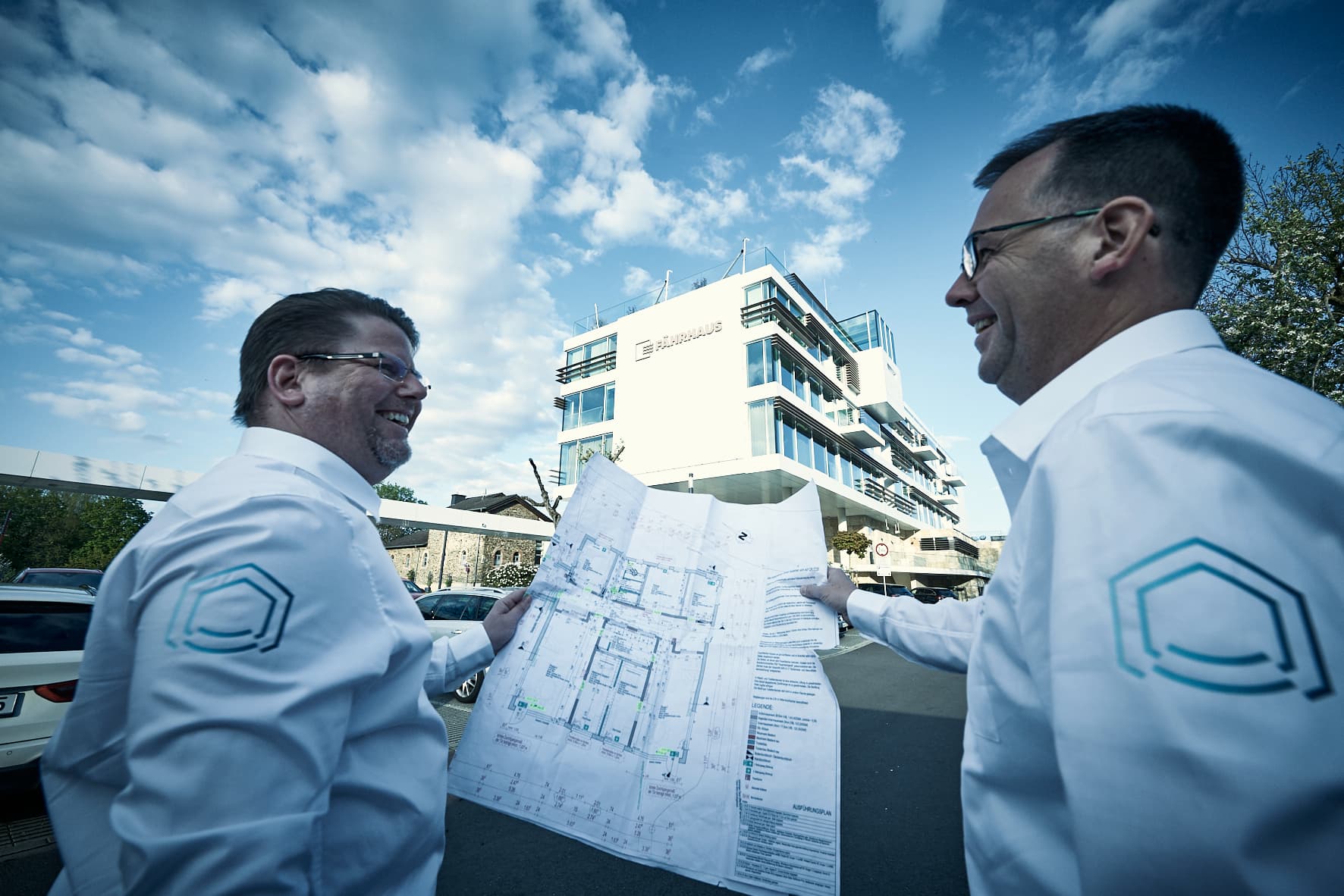 HORN-Mitarbeiter bei der Planung eines Projekts